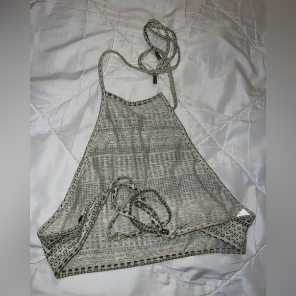 Crop halter top - Picture 2 of 2